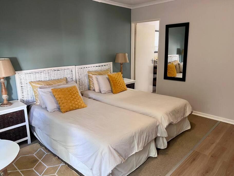 4 With Pool Access & No Loadshedding Cape Town
