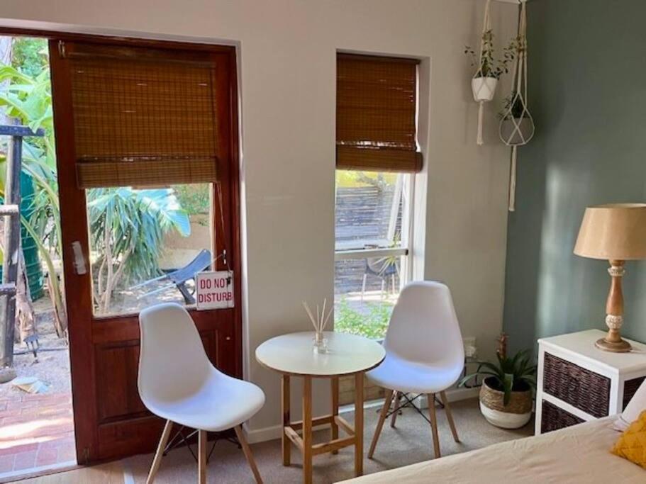 4 With Pool Access & No Loadshedding Apartment Cape Town
