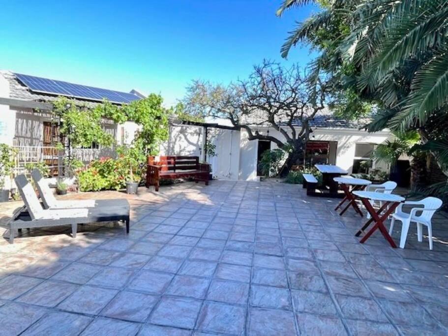 Apartment 4 With Pool Access & No Loadshedding Cape Town